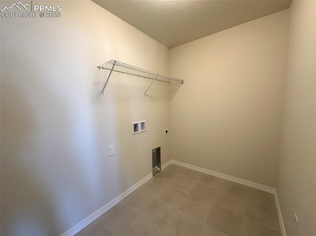 Image 32 of 34: Laundry