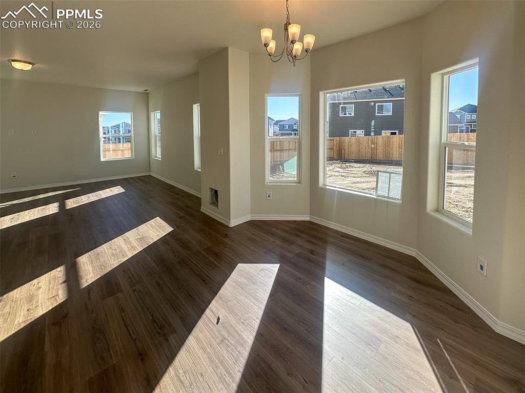 Image 8 of 34: Dining Area