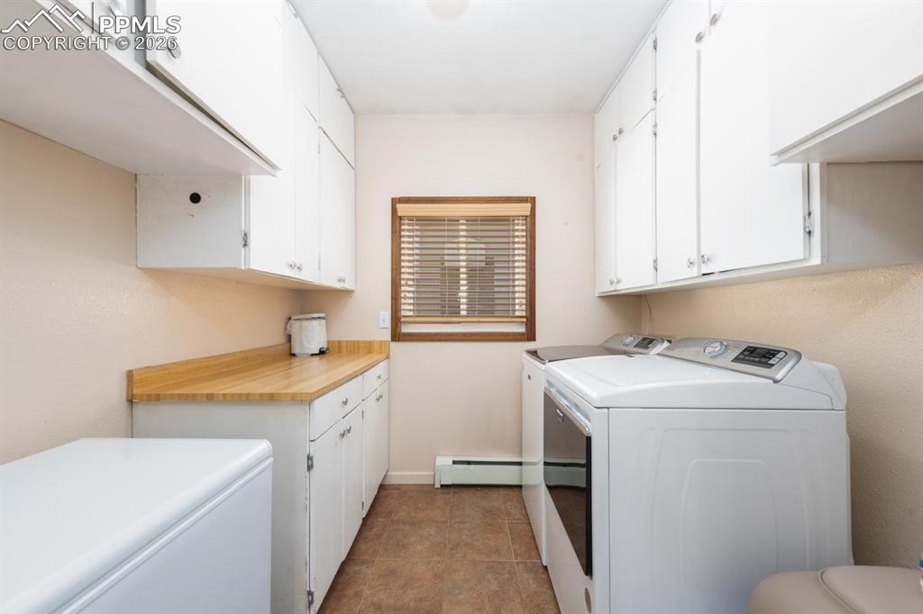 Image 17 of 34: Laundry Room