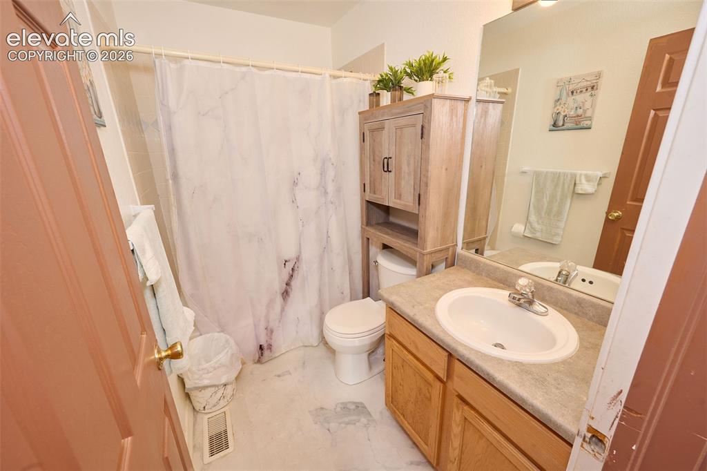 Image 12 of 20: Bathroom
