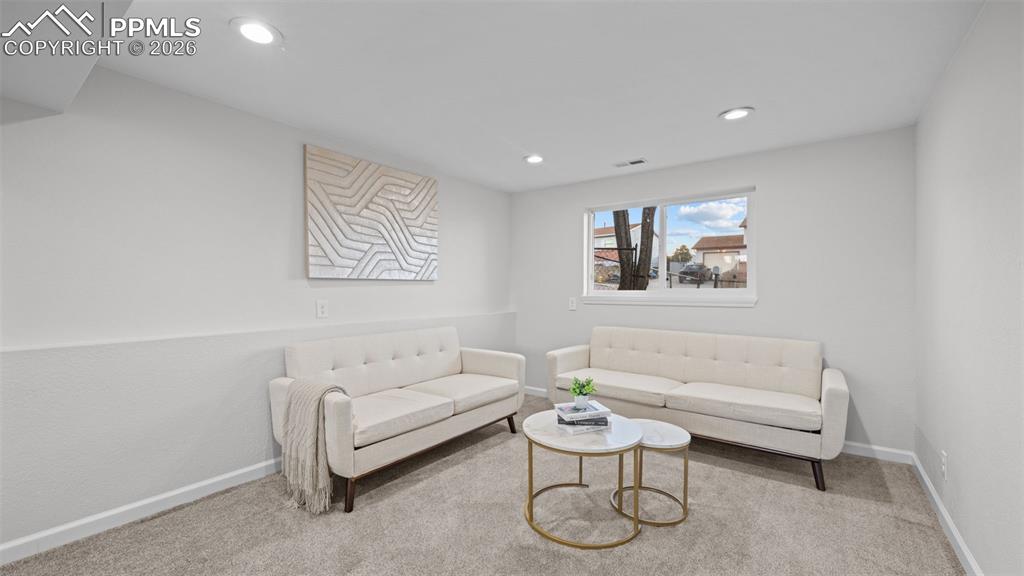 Image 23 of 38: Huge family room