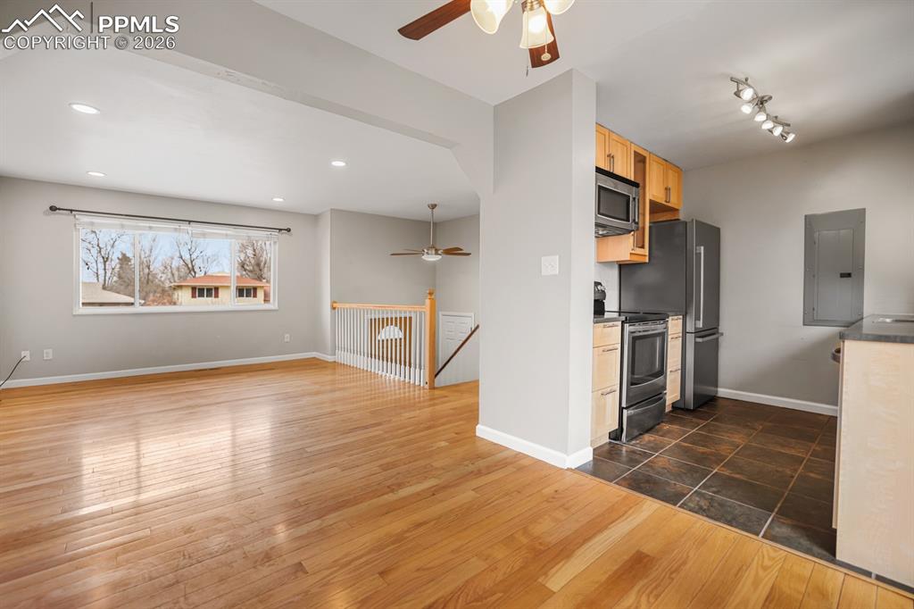 Image 11 of 37: Dining Room