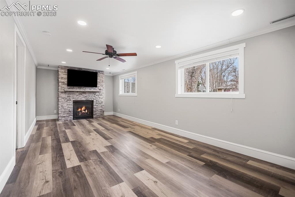 Image 18 of 37: Family Room