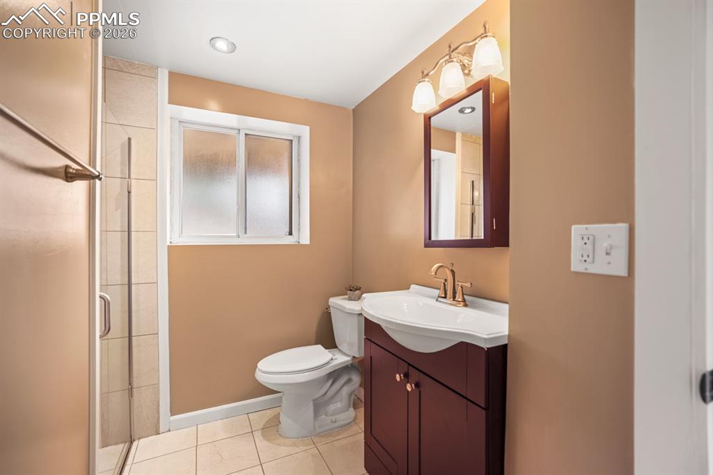 Image 24 of 37: Bathroom