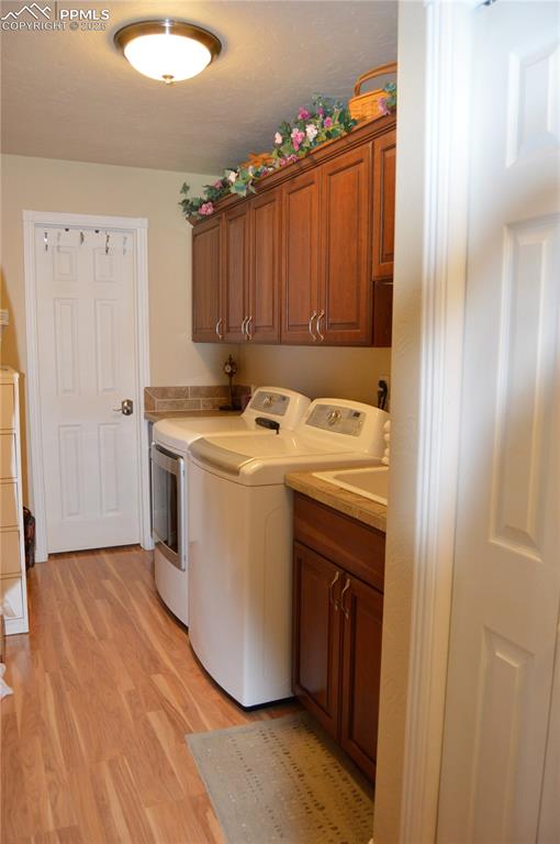 Image 36 of 50: Laundry