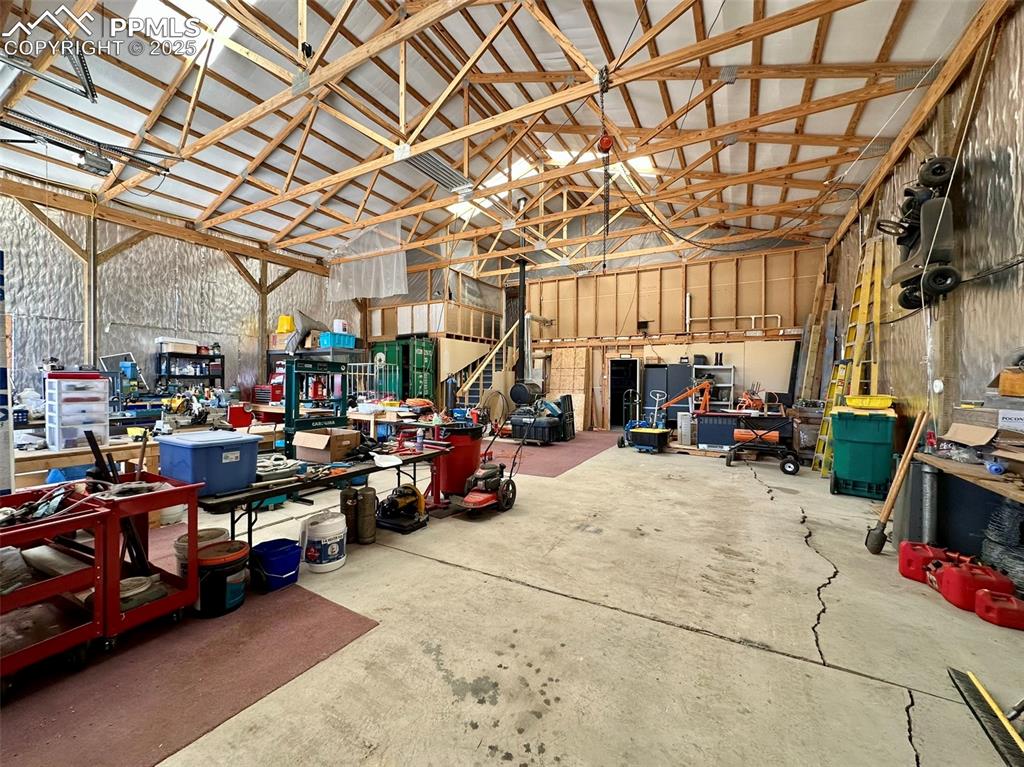 Image 47 of 50: Garage