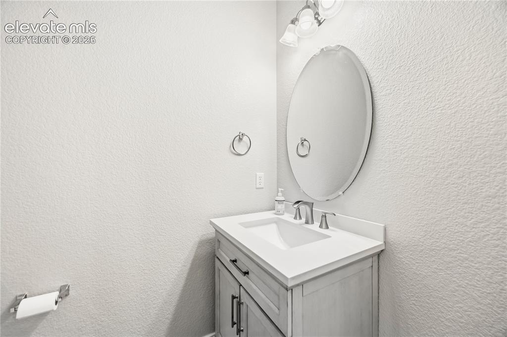 Image 18 of 35: Bathroom