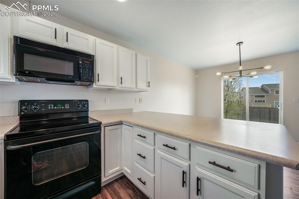 Image 13 of 46: Kitchen