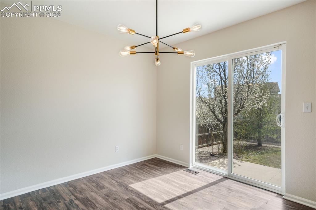 Image 15 of 46: Kitchen