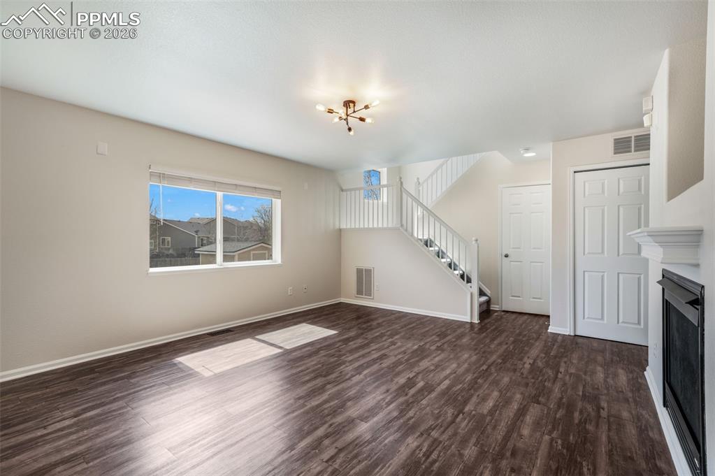 Image 17 of 46: Kitchen