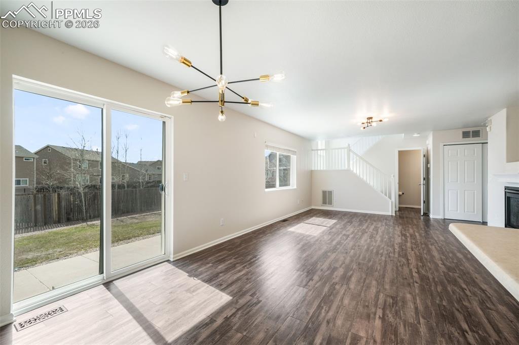 Image 18 of 46: Dining Area