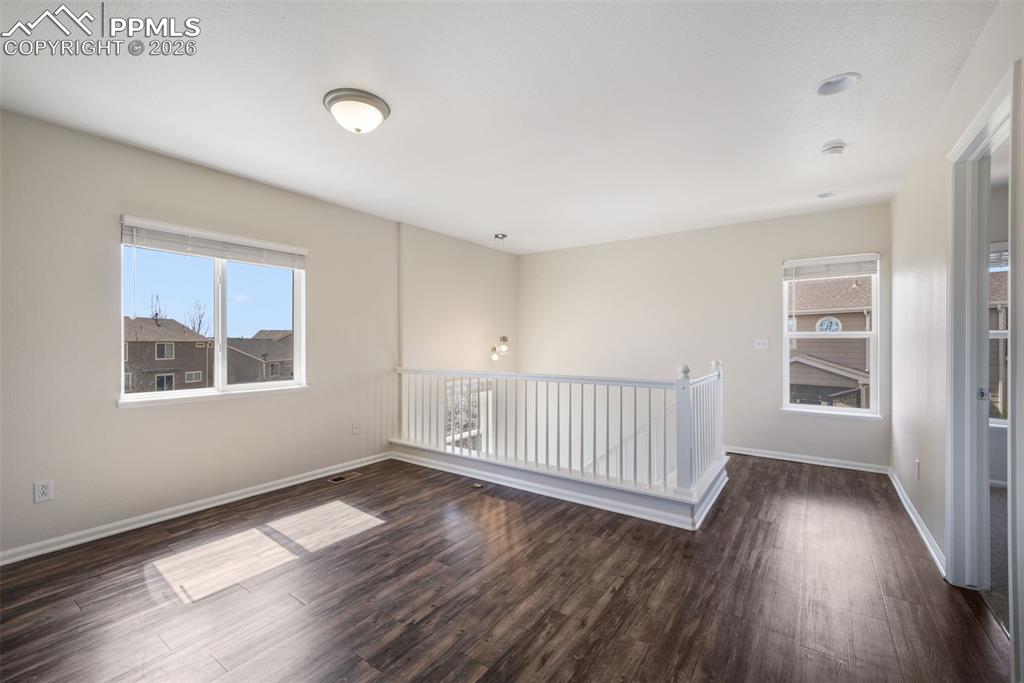 Image 22 of 46: Living Room