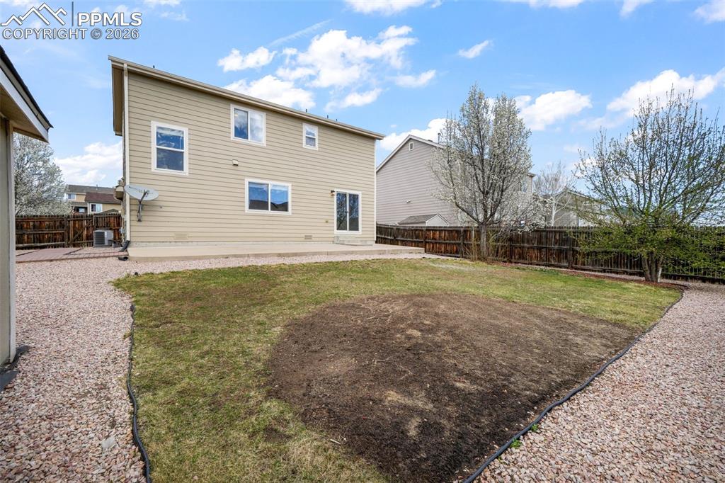 Image 39 of 46: Bedroom