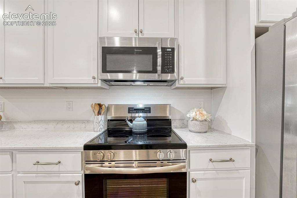 Image 19 of 46: Kitchen