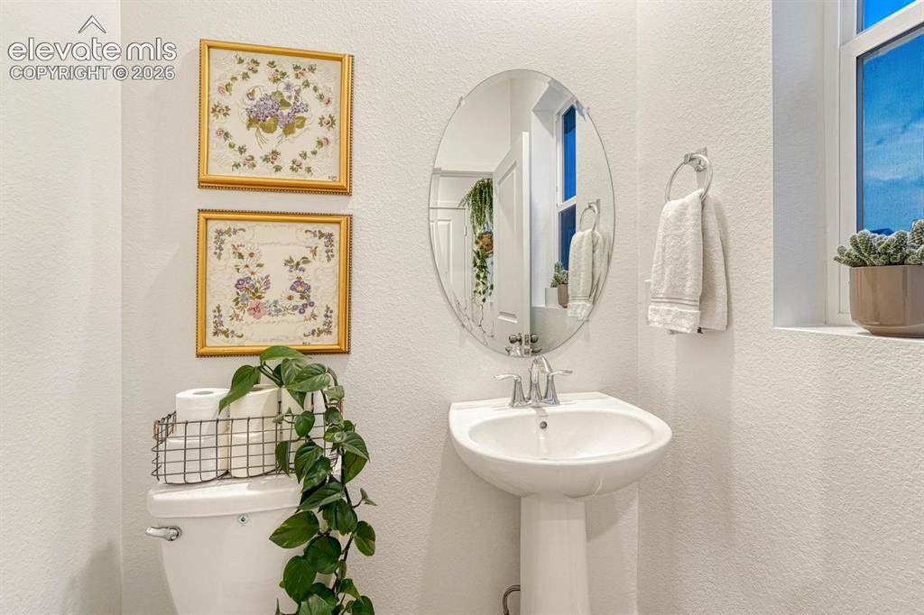 Image 20 of 46: Bathroom