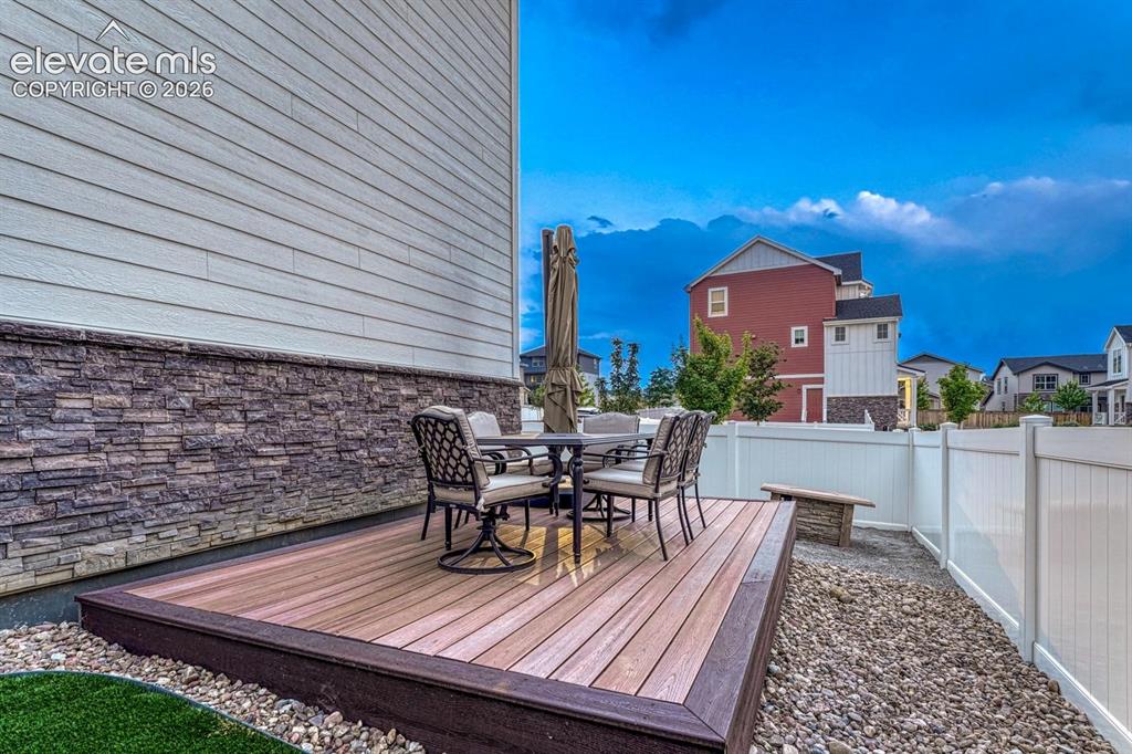 Image 39 of 46: Deck