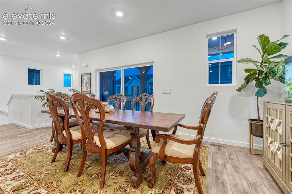 Image 7 of 46: Dining Area