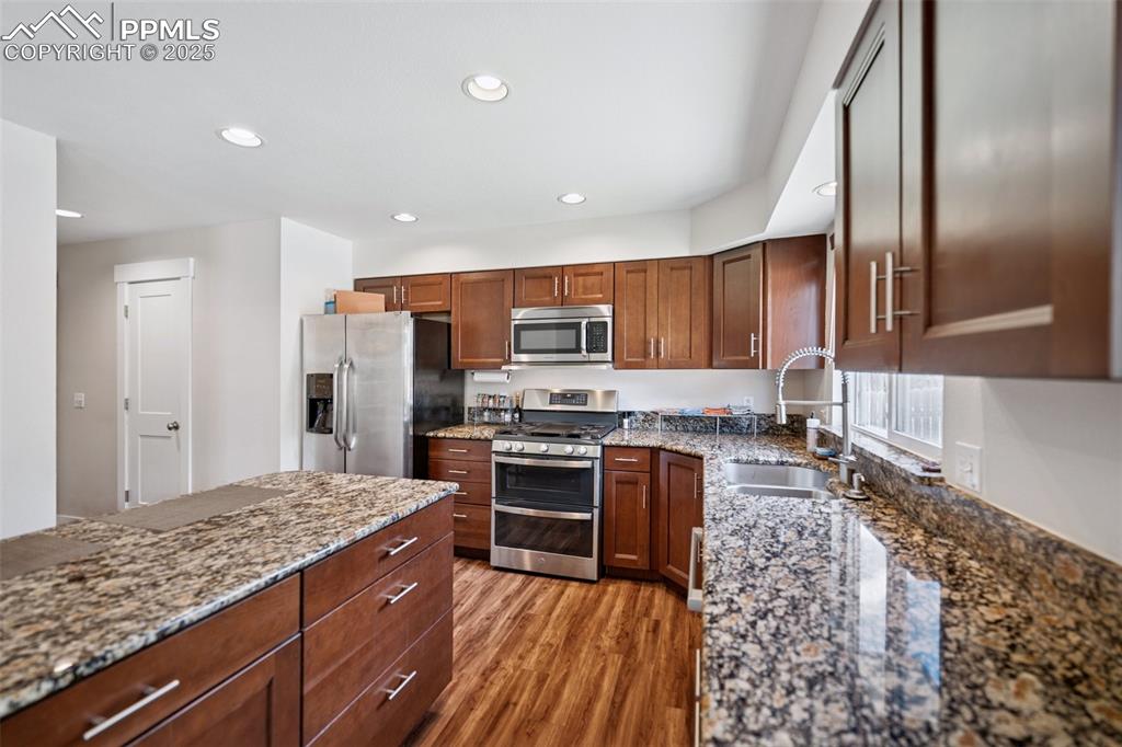 Image 12 of 27: Kitchen