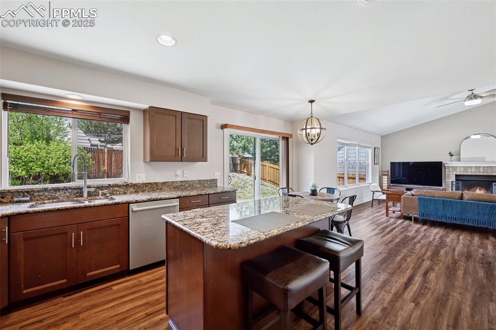 Image 14 of 27: Kitchen