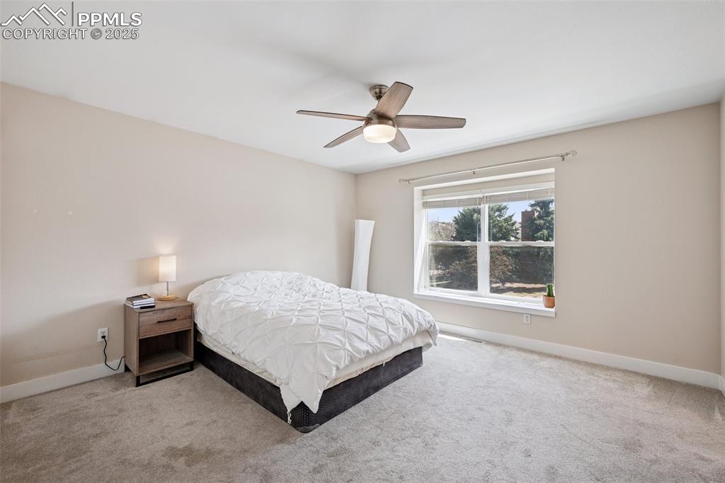 Image 17 of 27: Bedroom