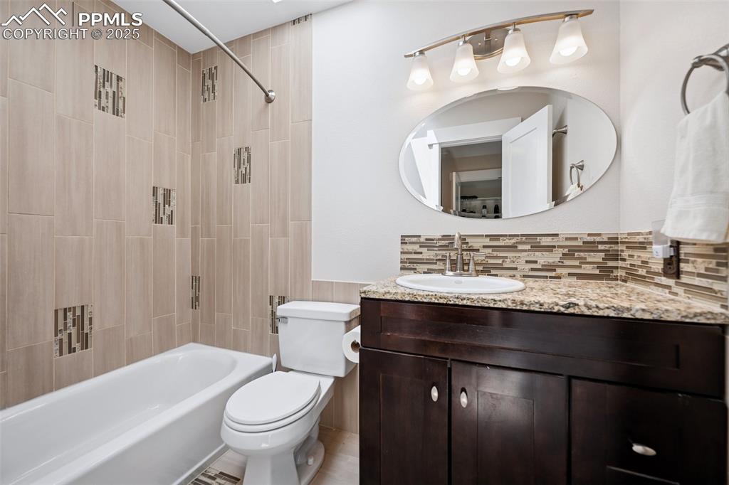 Image 19 of 27: Bathroom