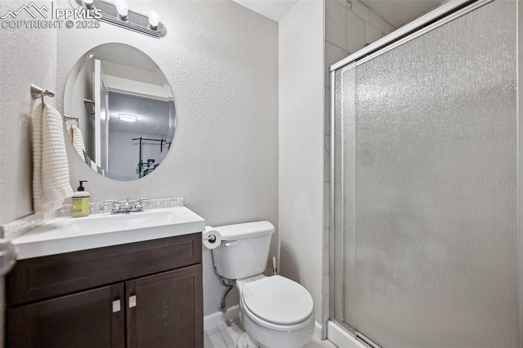 Image 20 of 27: Bathroom