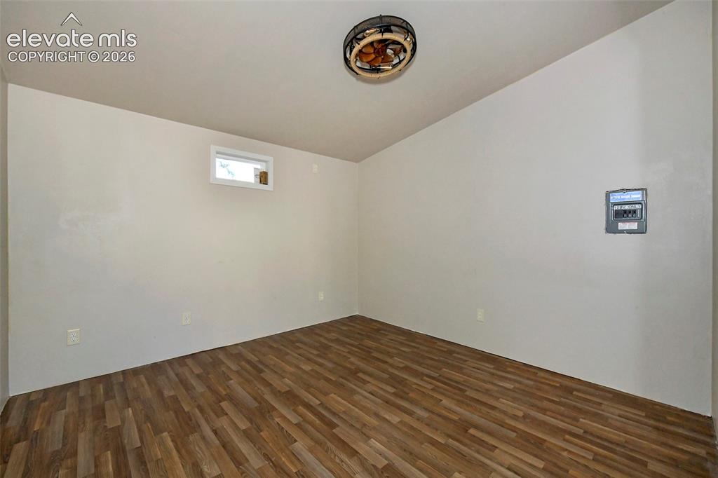 Image 36 of 50: Has vinyl flooring electricity and overhead fan.