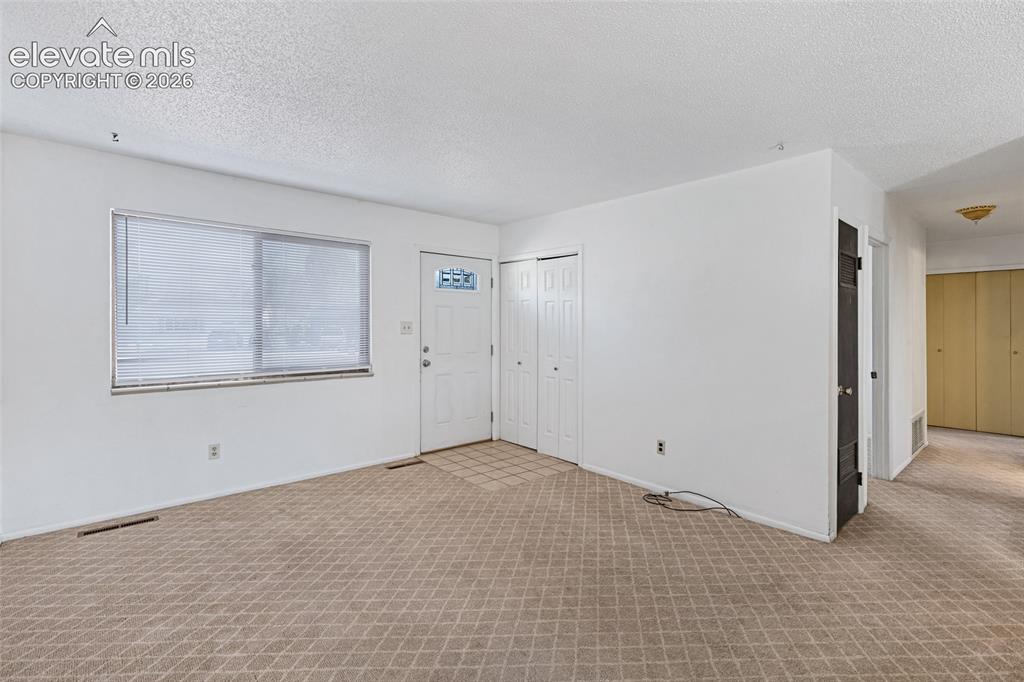 Image 5 of 20: Living Room