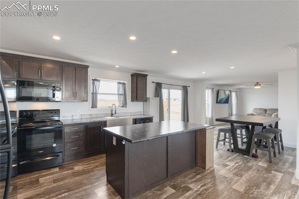 Image 10 of 34: Kitchen