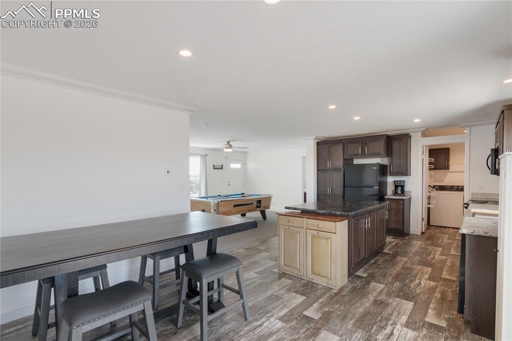 Image 13 of 34: Dining Area