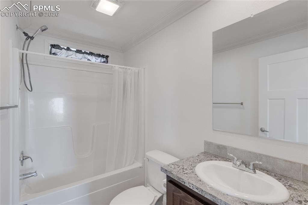 Image 26 of 34: Bathroom