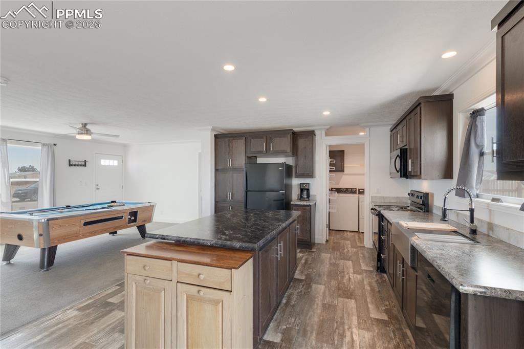 Image 8 of 34: Kitchen