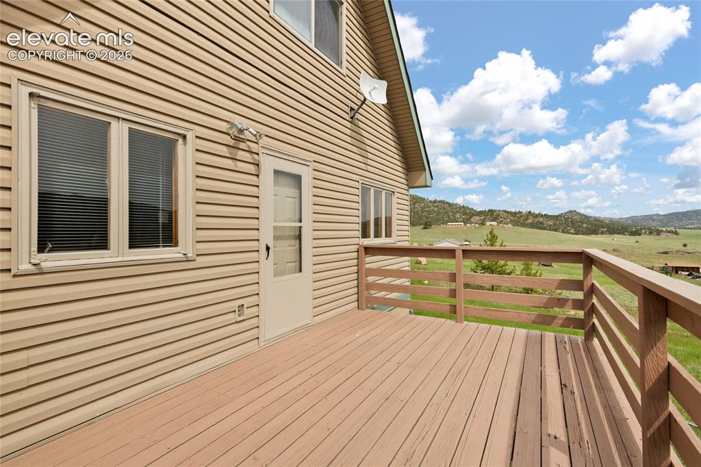 Image 7 of 50: Deck