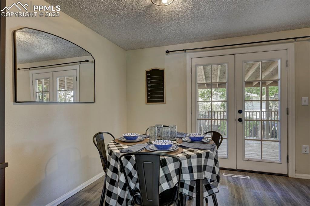 Image 11 of 37: Dining Area