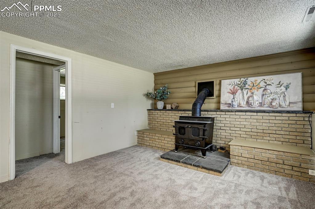 Image 22 of 37: Living Room