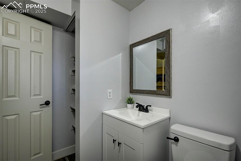 Image 27 of 37: Bathroom