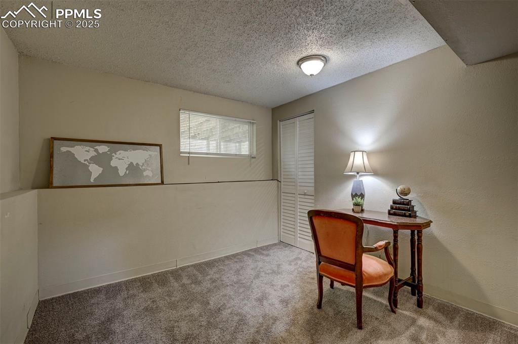 Image 28 of 37: Office