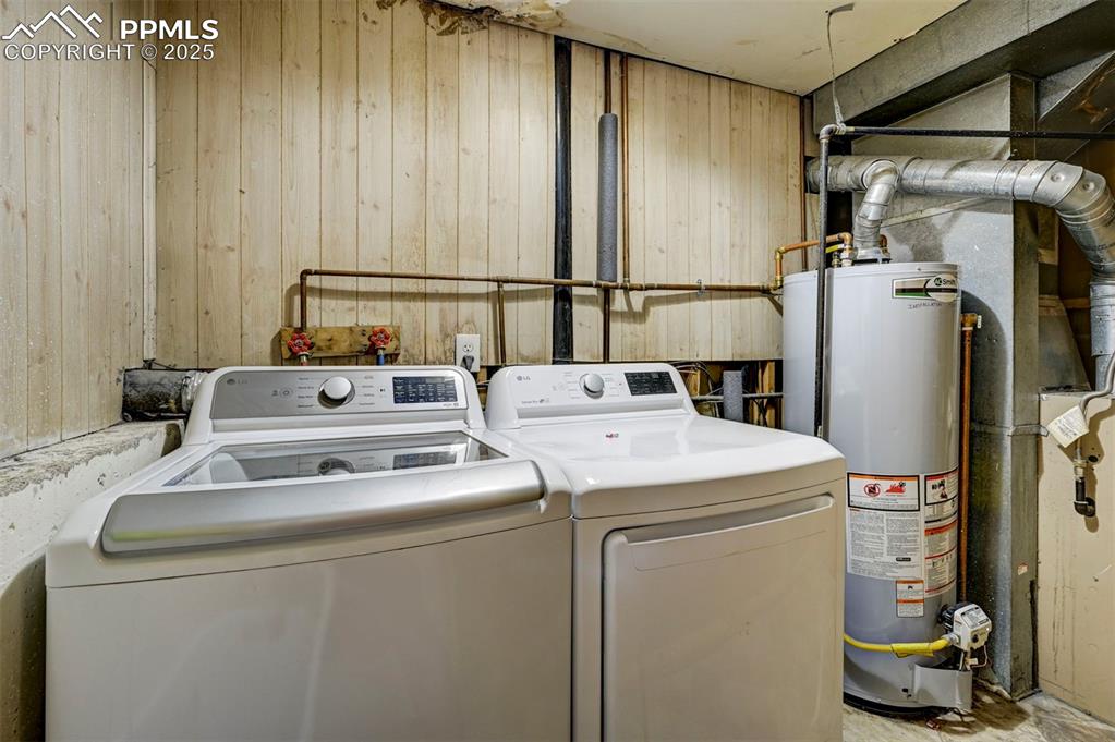 Image 29 of 37: Laundry