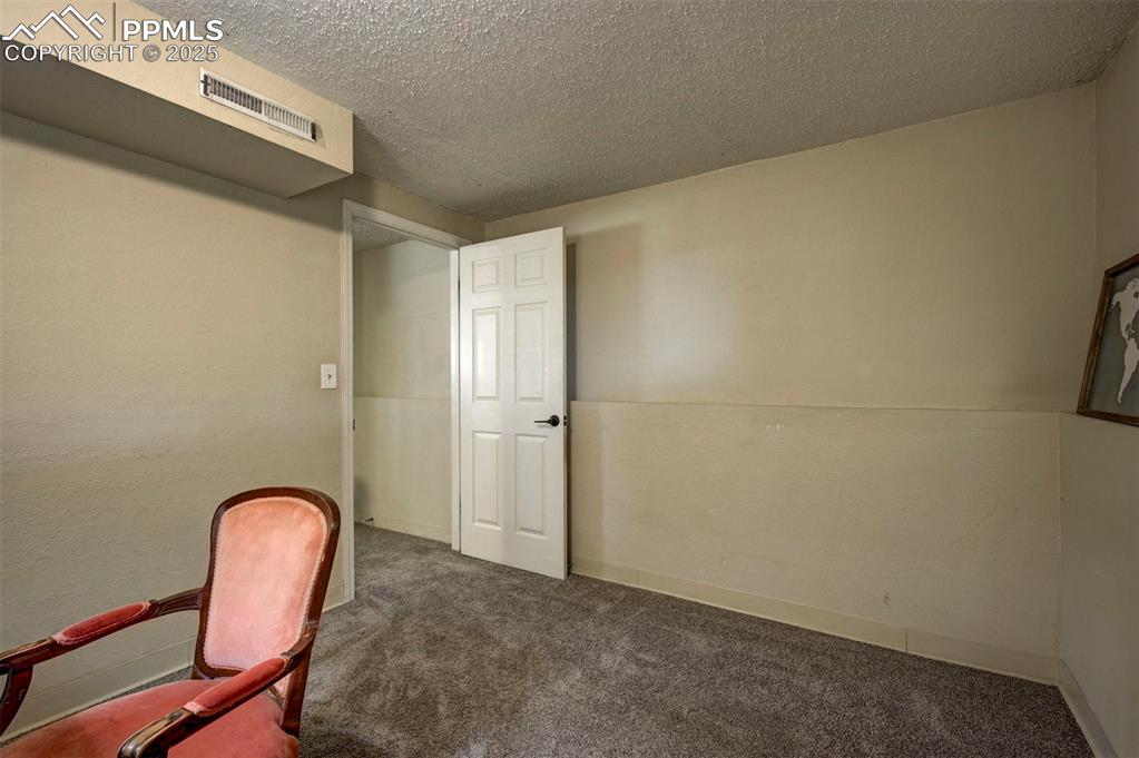 Image 30 of 37: Office