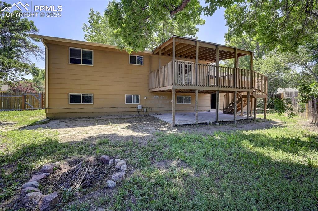 Image 32 of 37: Back of Structure