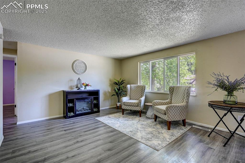 Image 6 of 37: Sitting Room