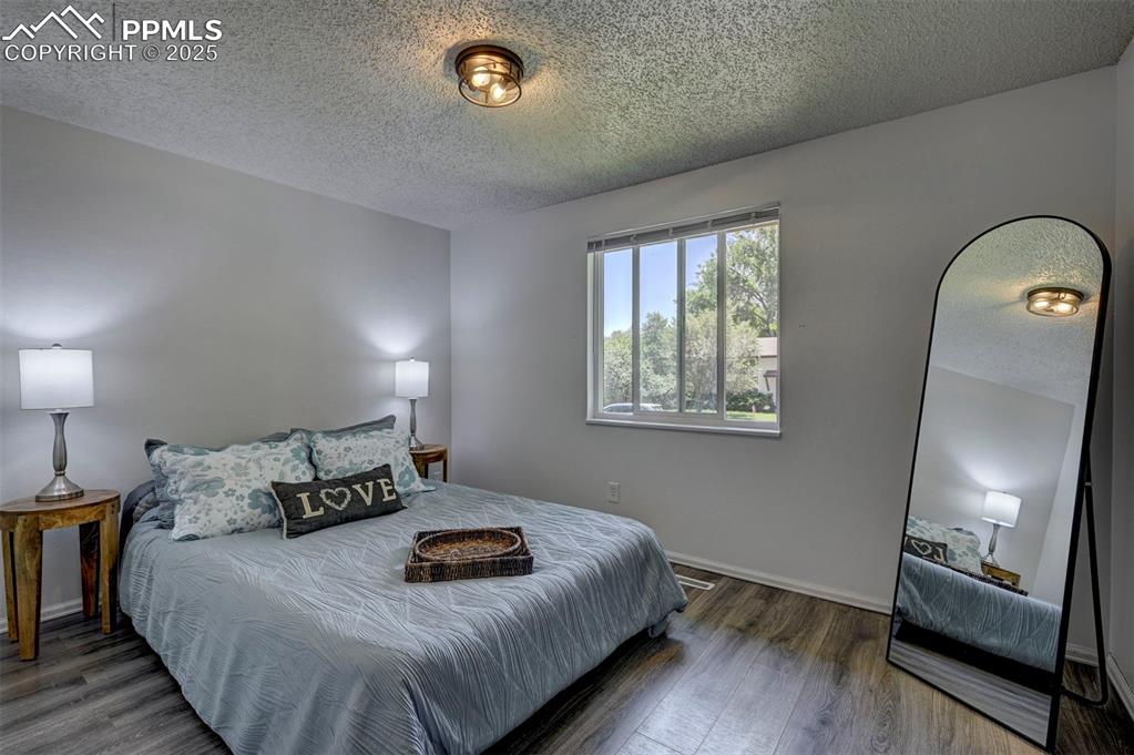 Image 7 of 37: Bedroom