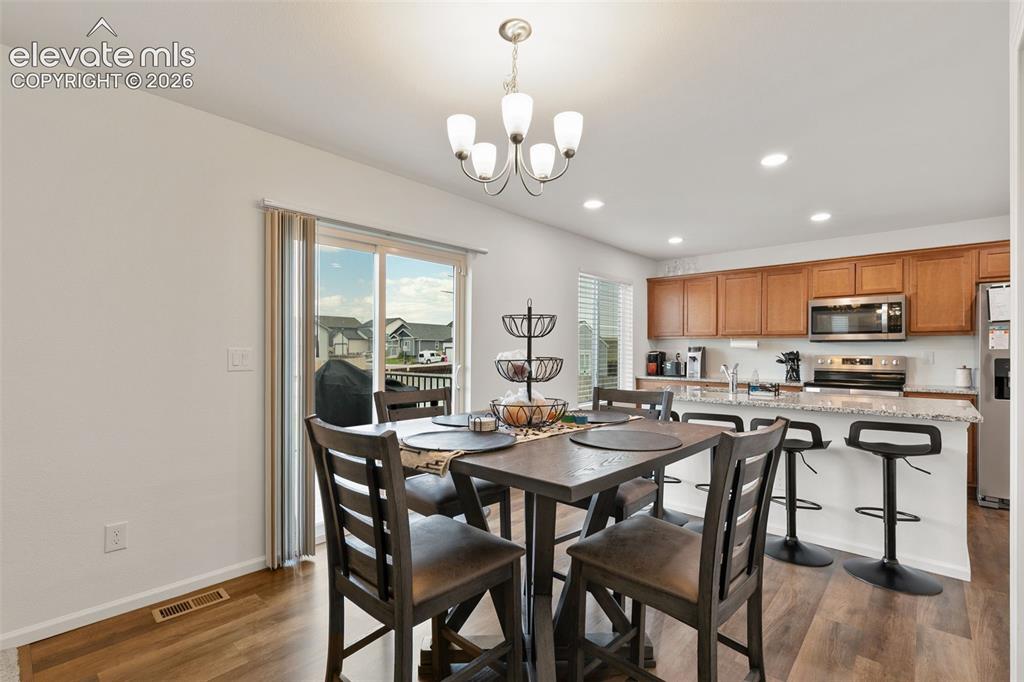 Image 14 of 39: Dining Area