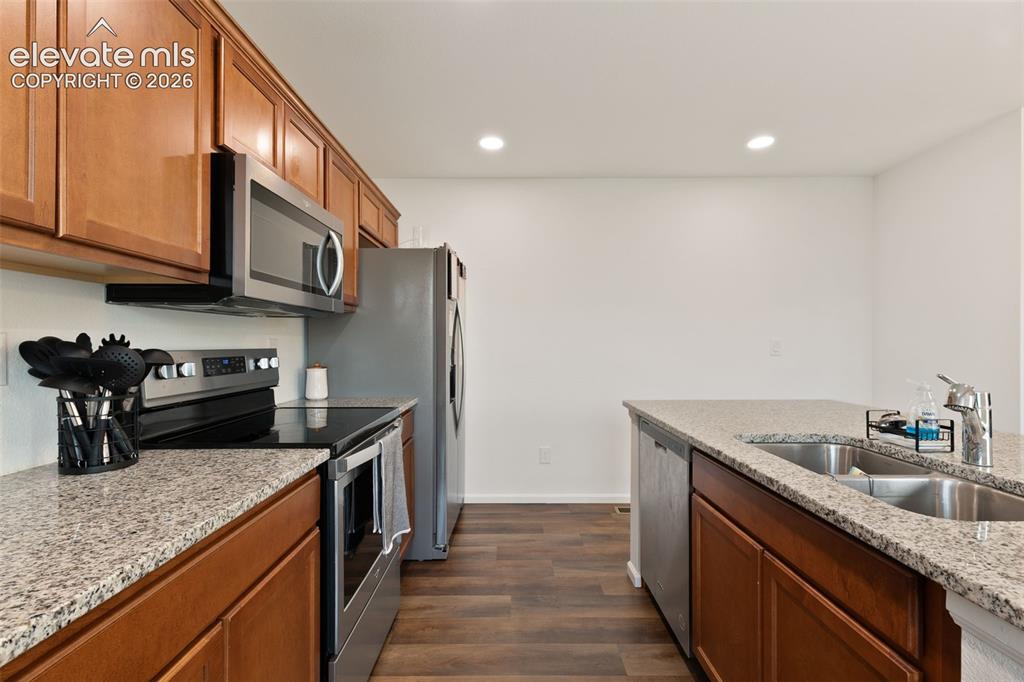 Image 18 of 39: Kitchen
