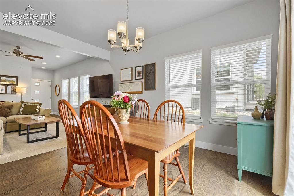 Image 12 of 29: Dining Area
