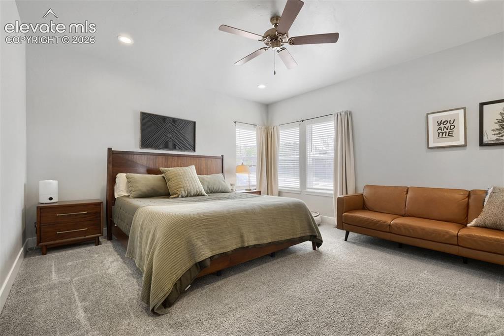 Image 19 of 29: Bedroom