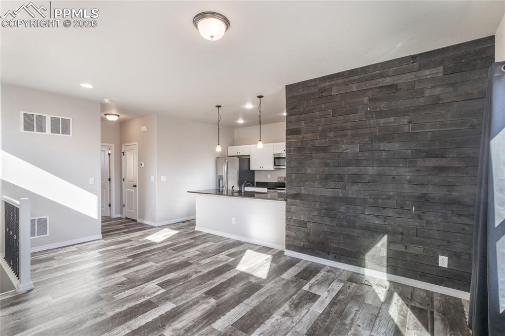 Image 13 of 37: Kitchen