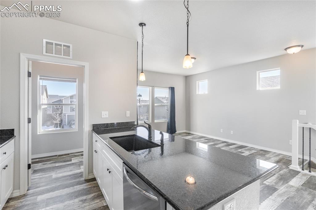 Image 18 of 37: Kitchen