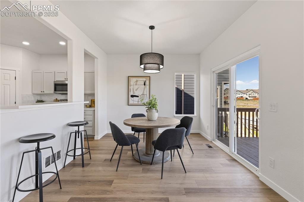Image 11 of 42: Dining Area