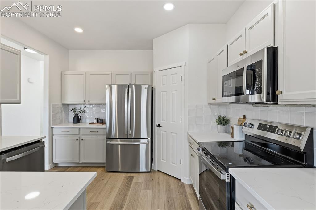 Image 13 of 42: Kitchen